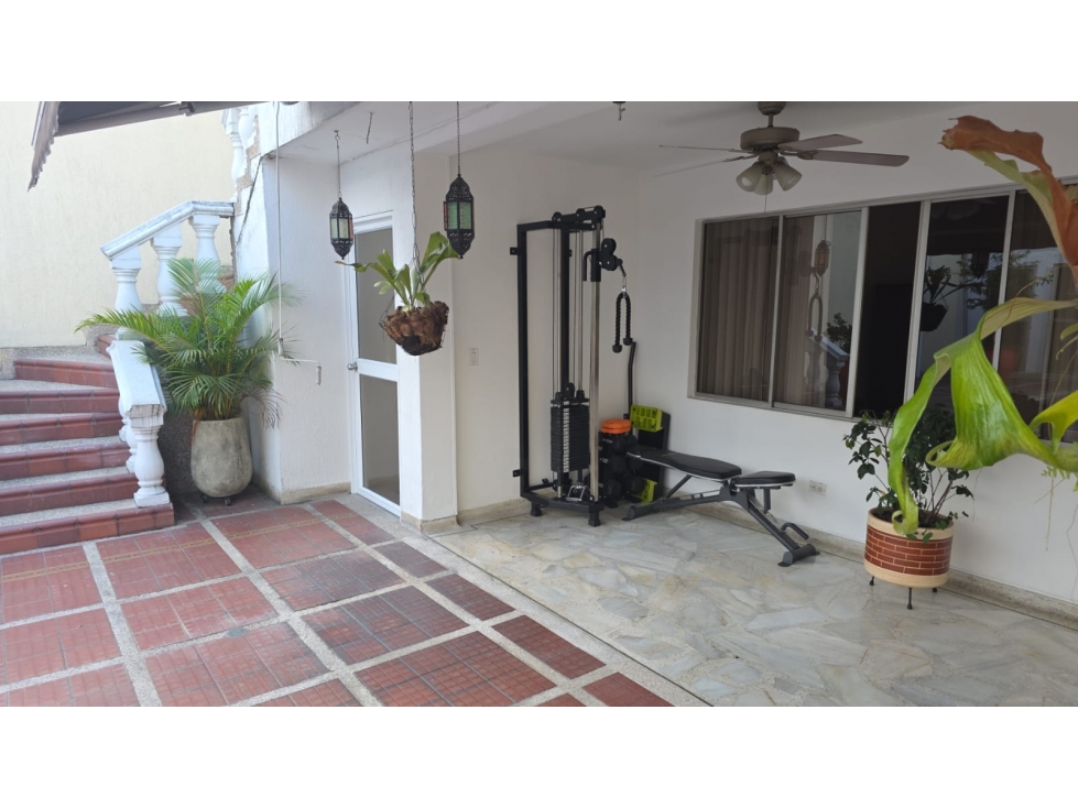 CASA EN VENTA EN CIUDAD JARDIN DE 2 PISOS SUR DE CALI — foto 4