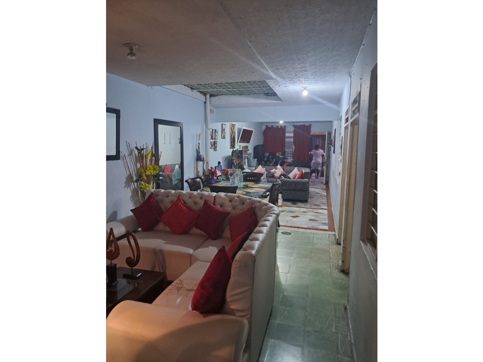 CASA EN VENTA DE 2 NIVELES Y TERRAZA EN EL JARDIN ORIENTE DE CALI — foto 2