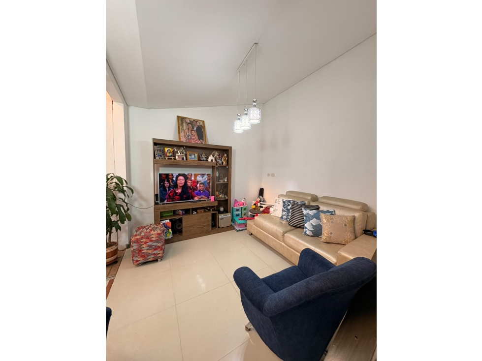 CASA EN VENTA EN CONDOMINIO VALLE DEL LILI DE 2 PISOS SUR DE CALI