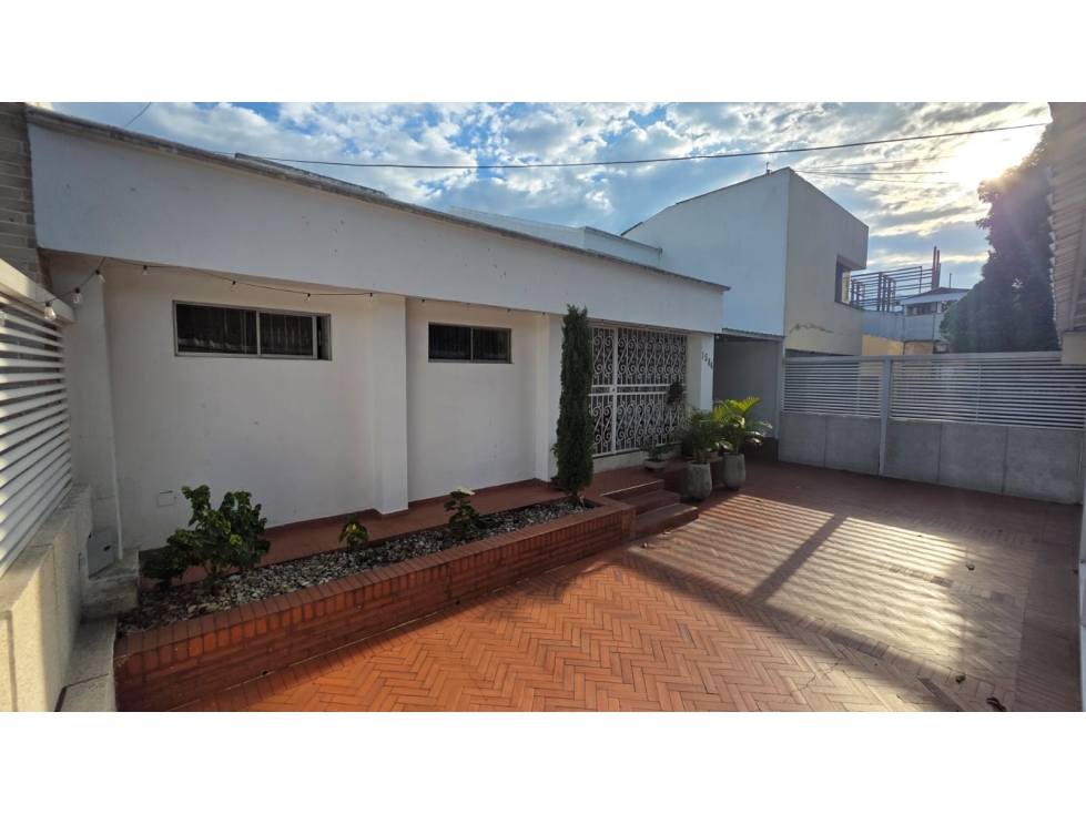 CASA EN VENTA EN CIUDAD JARDIN DE 2 PISOS SUR DE CALI — foto 3