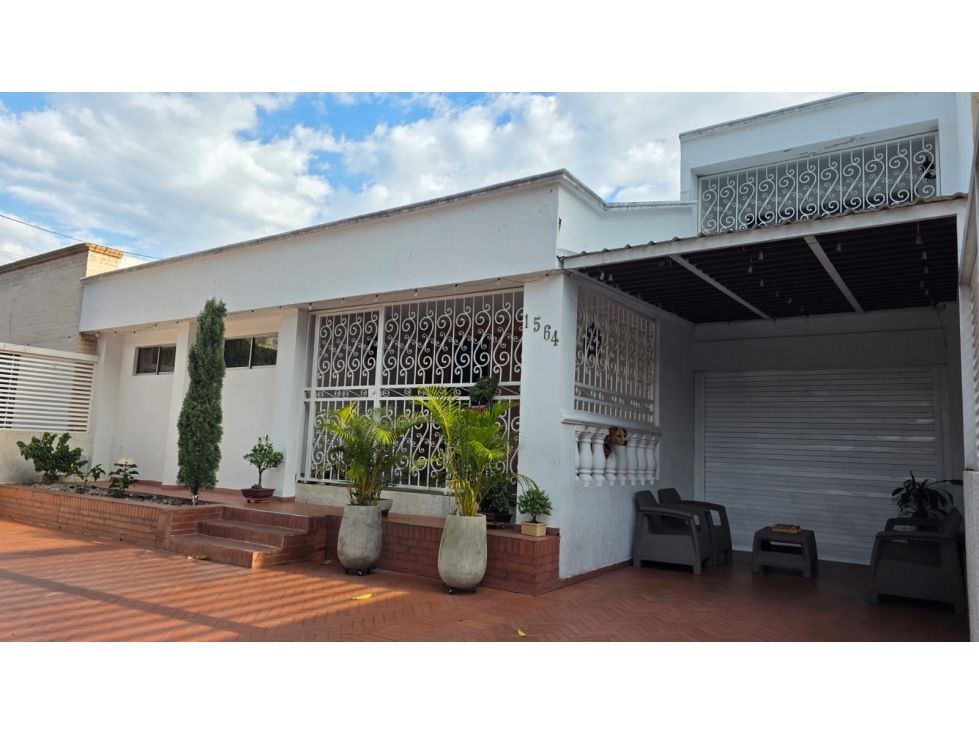 CASA EN VENTA EN CIUDAD JARDIN DE 2 PISOS SUR DE CALI