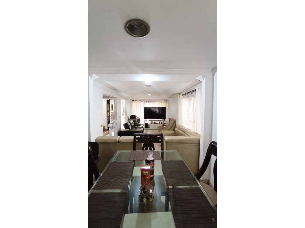 CASA EN VENTA DE 3 PISOS VEHICULAR EN CIUDAD CORDOBA ORIENTE DE CALI — foto 4