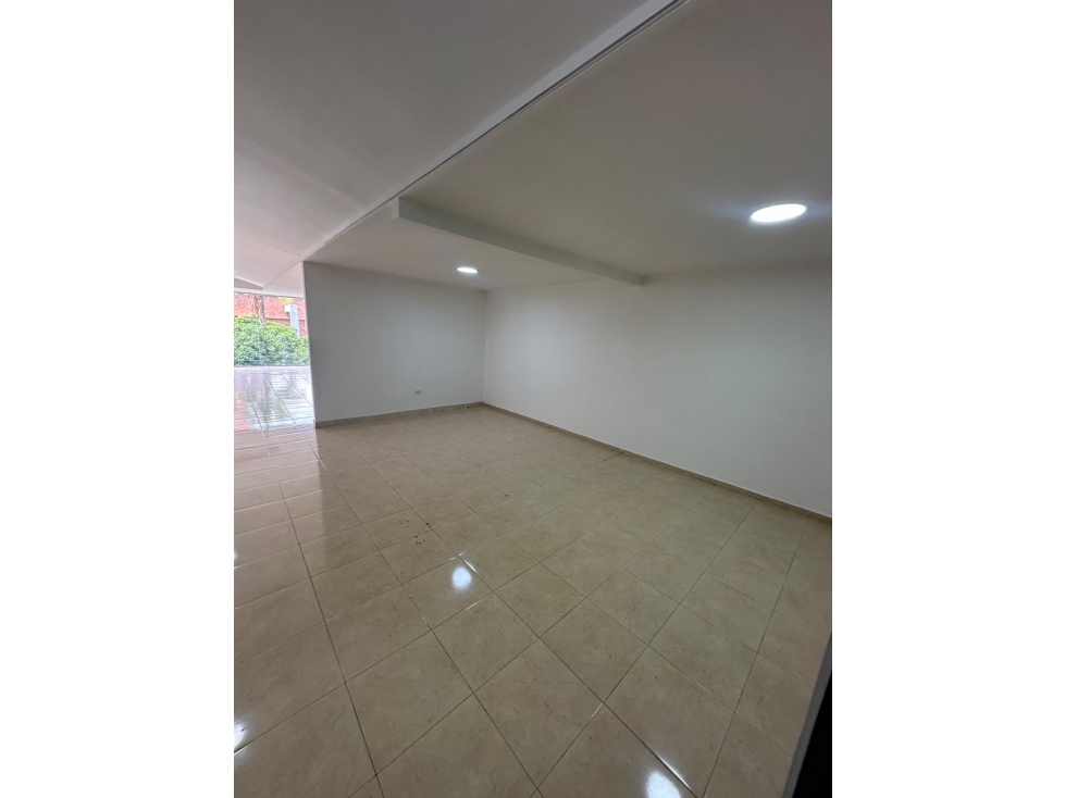 ALQUILER DE LOCAL COMERCIAL EN SAN VICENTE PISO 3 EN EL NORTE DE CALI — foto 3