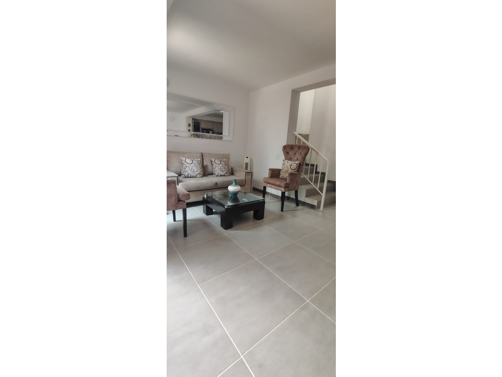 CASA EN VENTA DE 2 NIVELES EN VENTINO PARQUE NATURA JAMUNDÍ — foto 2