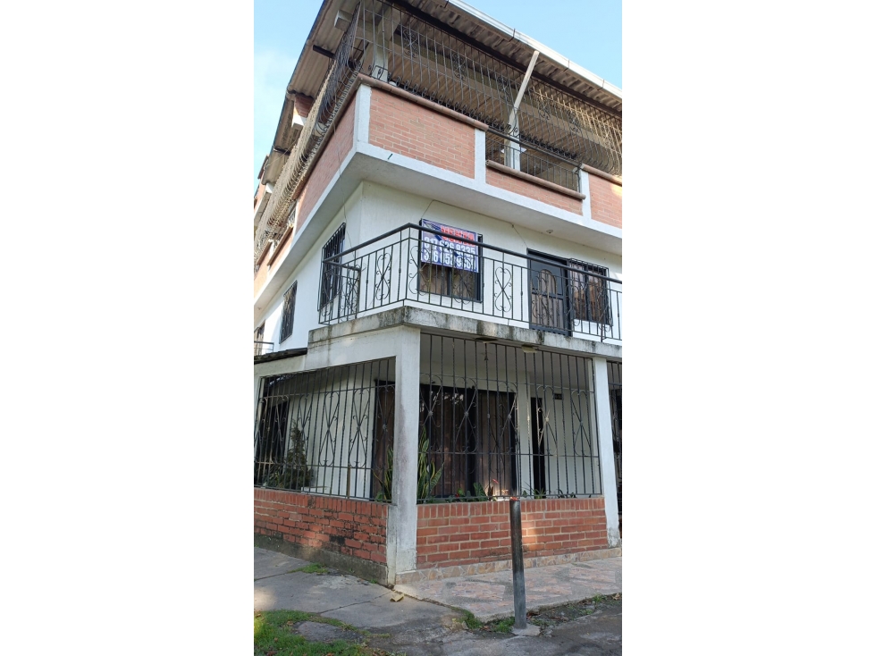 CASA EN VENTA DE 3 PISOS VEHICULAR EN CIUDAD CORDOBA ORIENTE DE CALI — foto 2