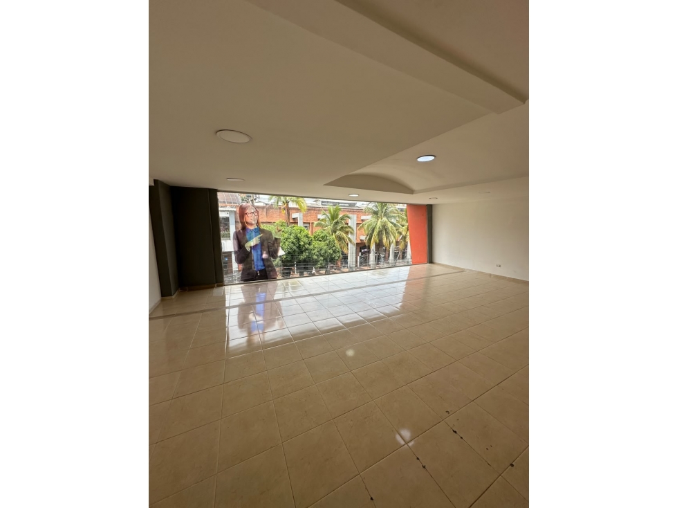 ALQUILER DE LOCAL COMERCIAL EN SAN VICENTE PISO 3 EN EL NORTE DE CALI — foto 2