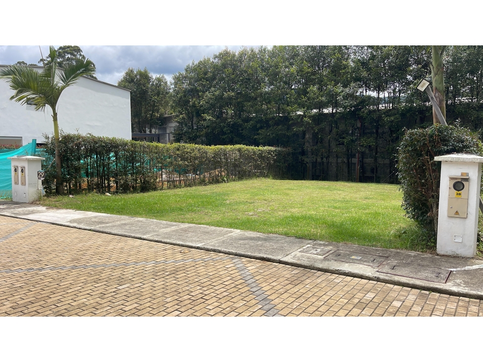 Lote en el casco urbano del Retiro. Unidad cerrada