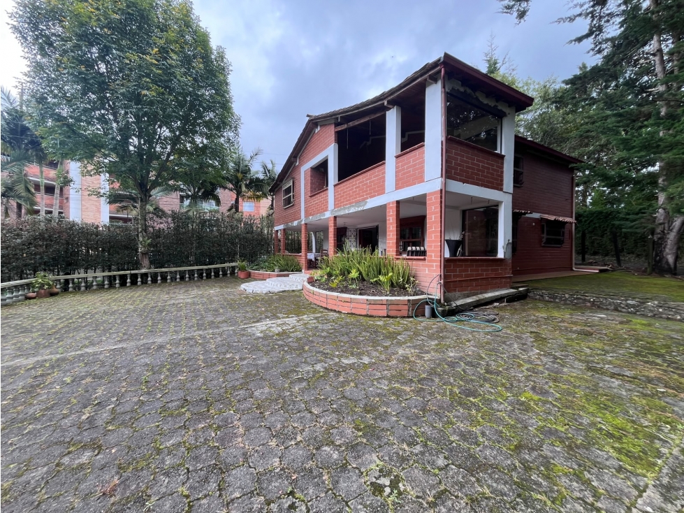 EL RETIRO. CASA LOTE O CASA PARA REMODELAR