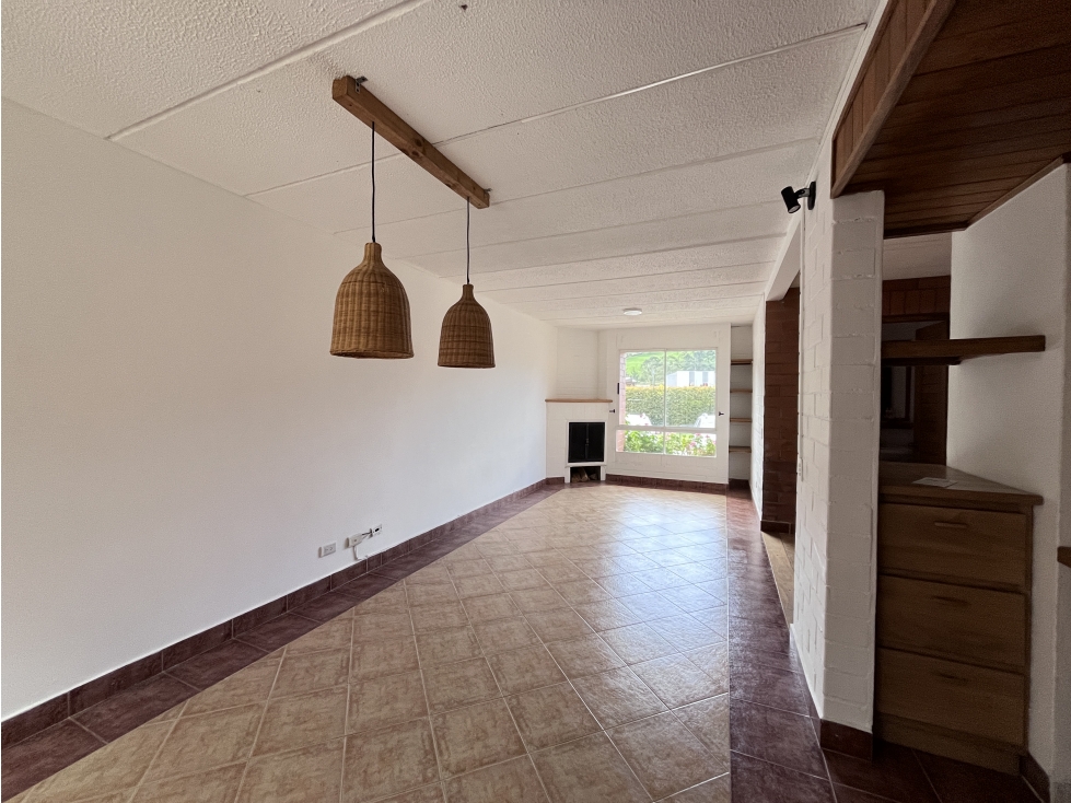 Casa en el del Retiro, muy cerca al parque