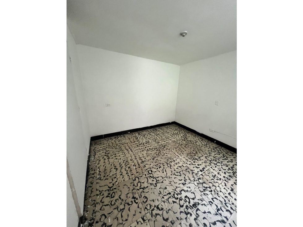 SE ARRIENDA CASA MANRIQUE — foto 2
