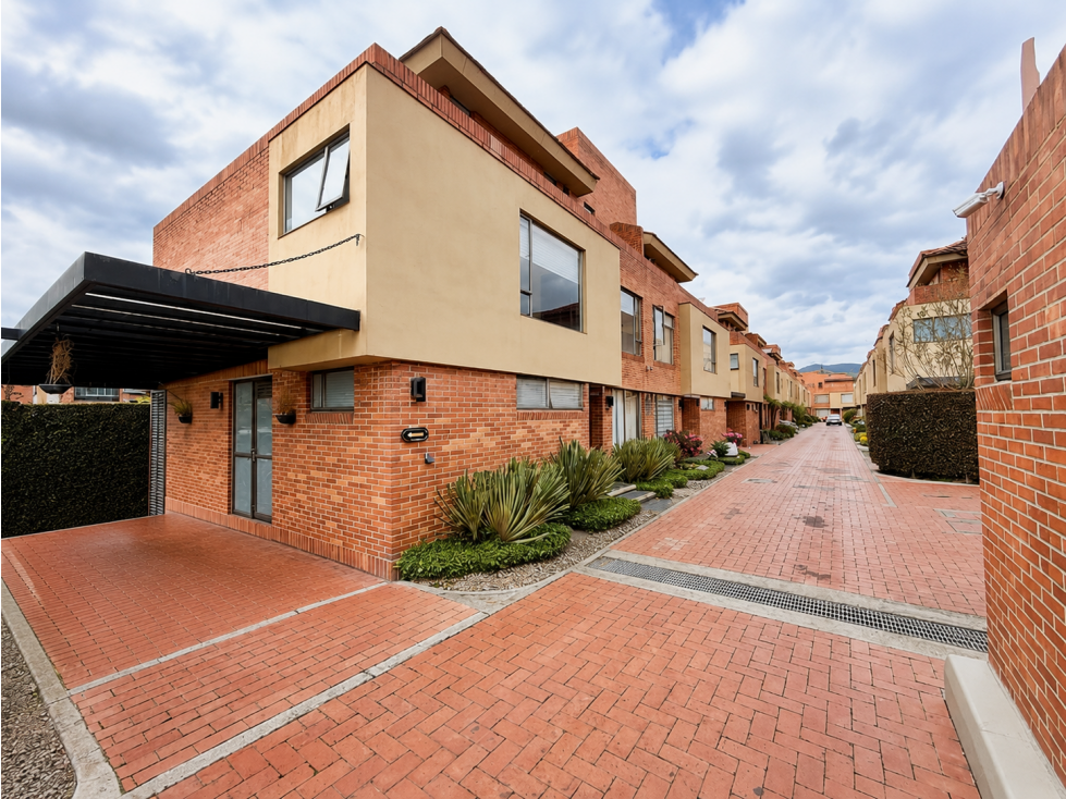 Casa Esquinera en venta en Arrayanes | Club House, Jardín y Terraza