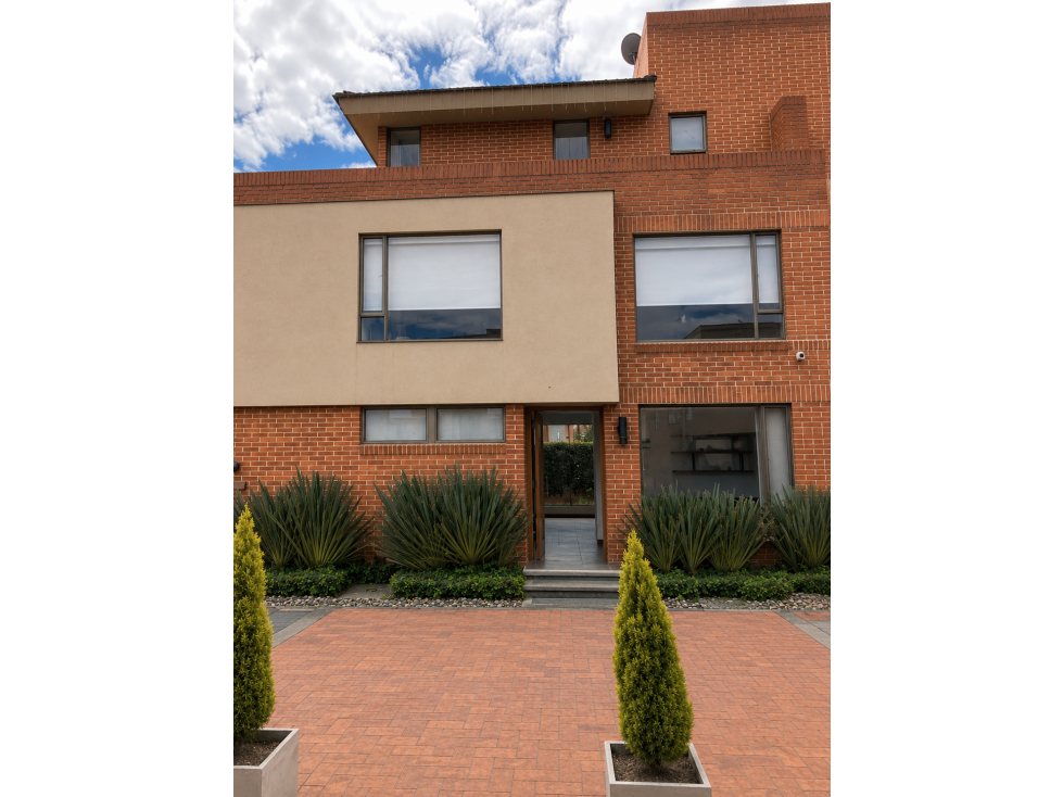 Casa Esquinera en venta en Arrayanes | Club House, Jardín y Terraza — foto 2