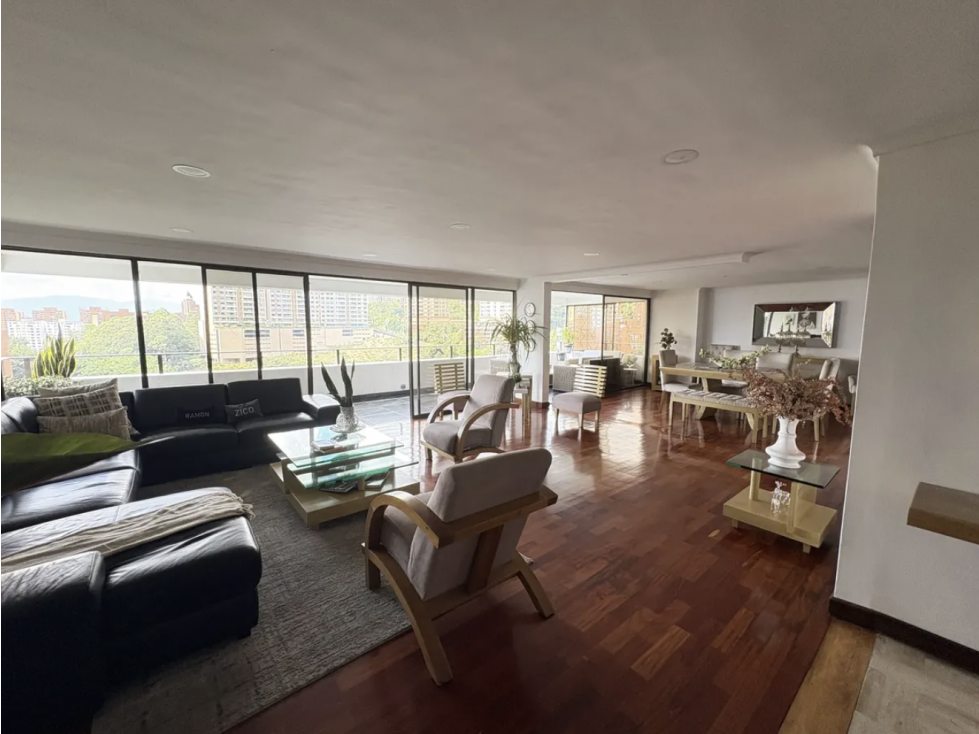 Exclusivo Apartamento De 300 M2 En La Loma Del Campestre