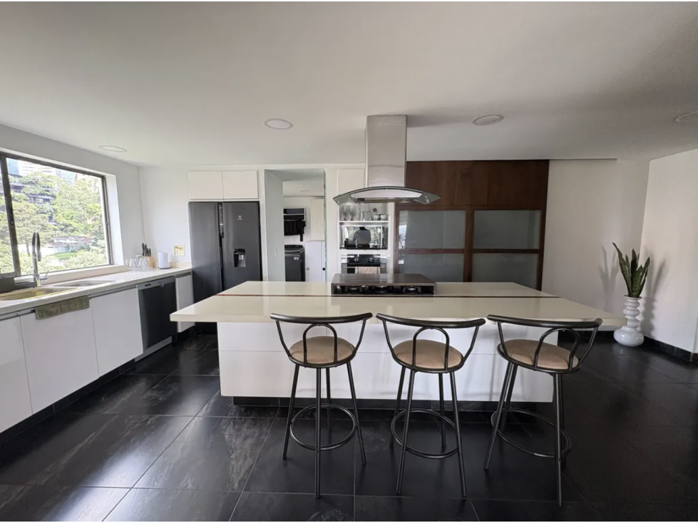 Exclusivo Apartamento De 300 M2 En La Loma Del Campestre — foto 4