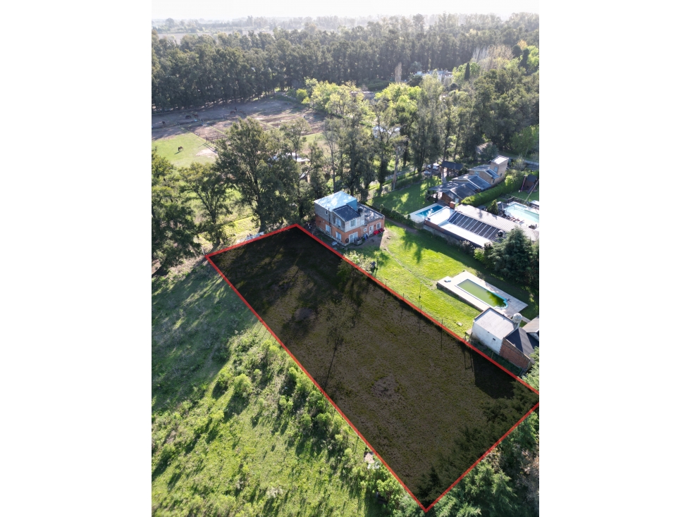 Exclusivo lote en el Bº Las Casuarinas de Luján -Frente al Club hipico — foto 3