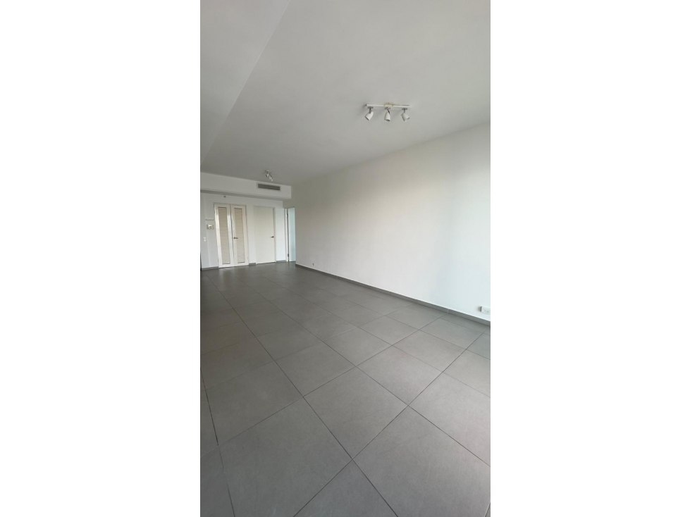 Apartamento con vistas a la bahía en Yacht Club Tower - 2