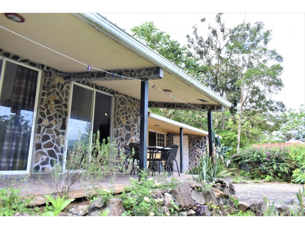 Casa Amoblada con Estudio Independiente y Quebrada en Altos del María — foto 3