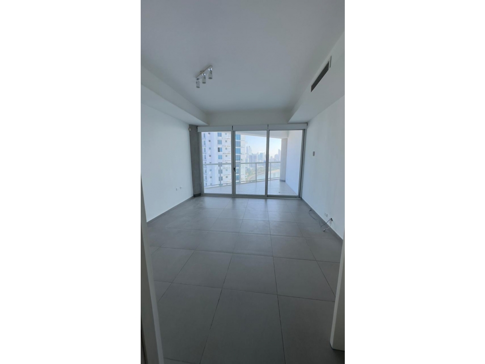 Apartamento con vistas a la bahía en Yacht Club Tower - 4