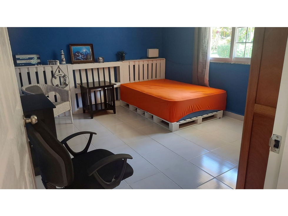 Casa Amoblada con Estudio Independiente y Quebrada en Altos del María — foto 5