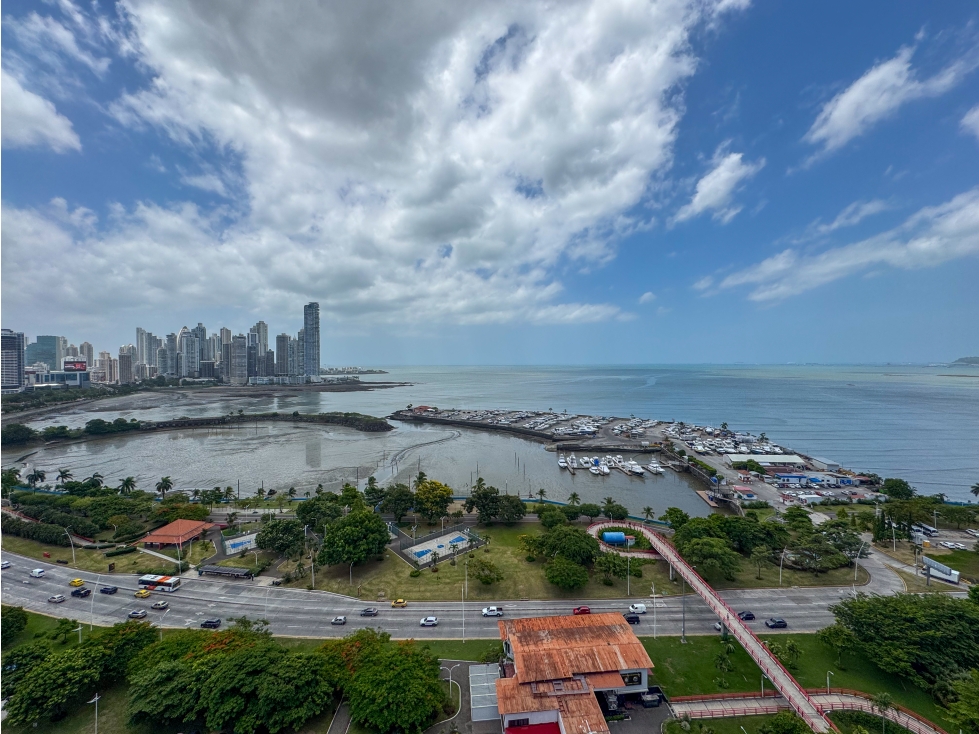 ¡APARTAMENTO EN VENTA CON VISTA AL MAR! - SKY RESIDENCES