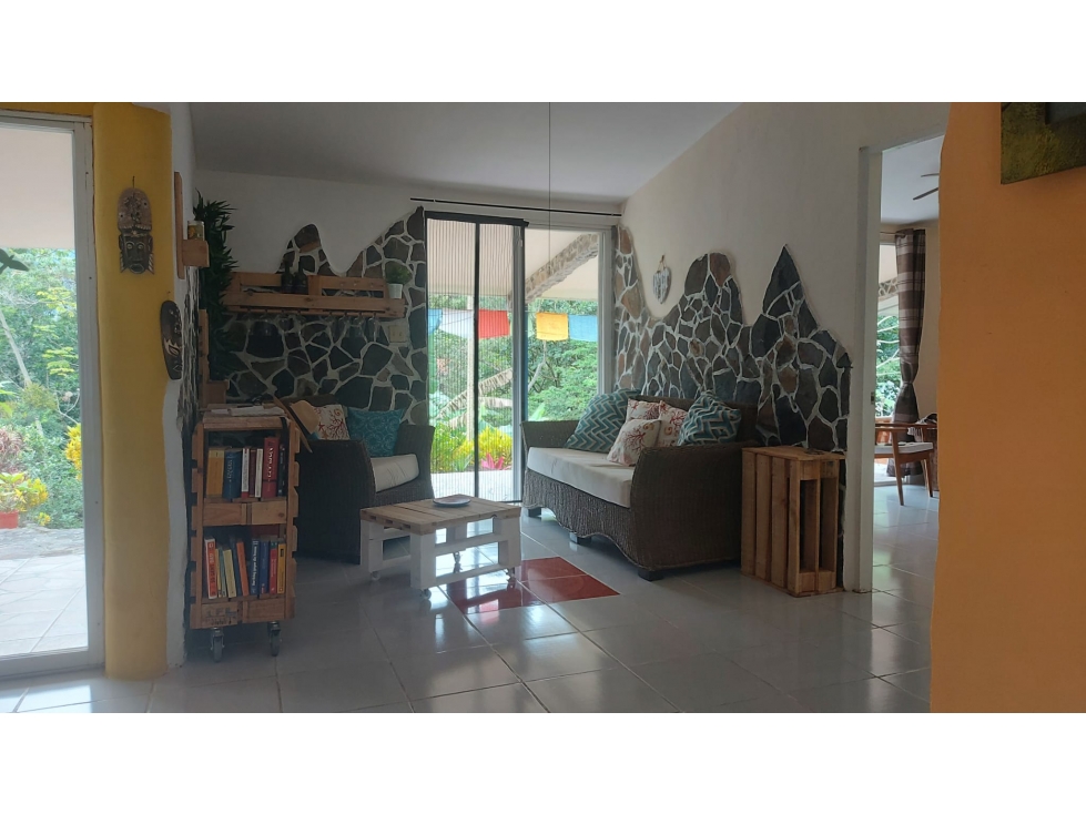 Casa Amoblada con Estudio Independiente y Quebrada en Altos del María — foto 6