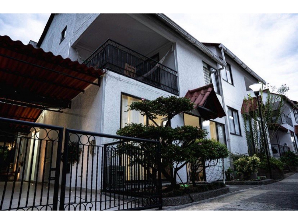 Casa esquinera en Conjunto para la venta en la Av. Sur, Pereira!!!