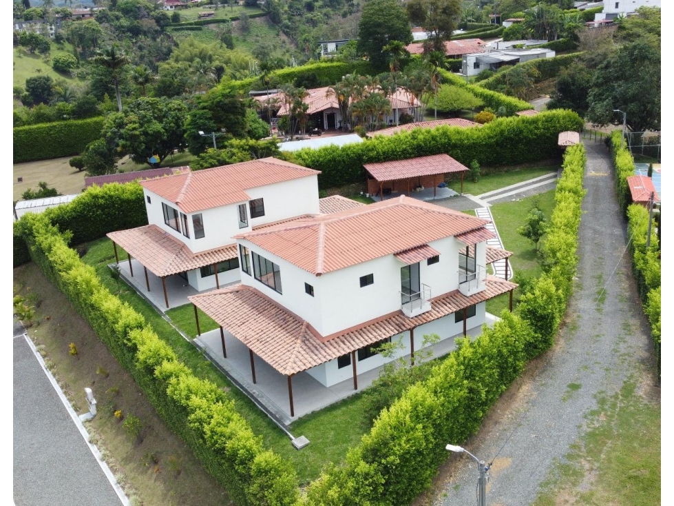 Casa campestre en parcelación para la venta en Combia, Pereira!!!