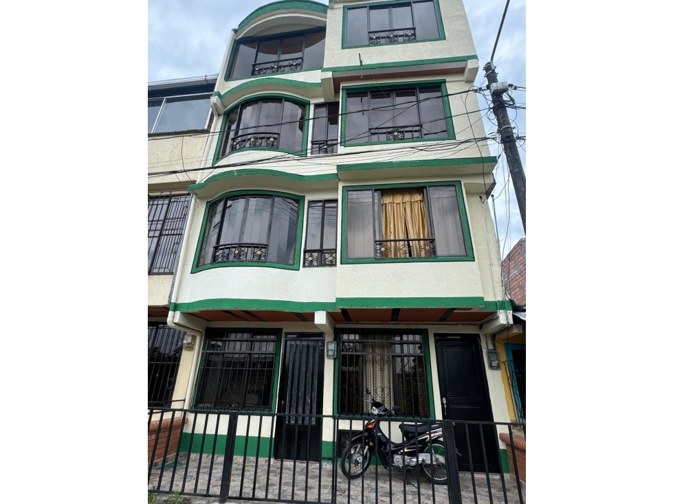 Casa con viviendas independientes para la venta en Cuba, Pereira