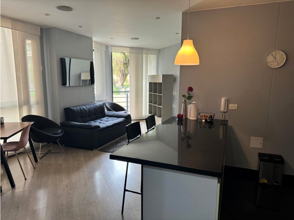 ARRIENDO EXCELENTE APARTAMENTO AMOBLADO INC INTERNET