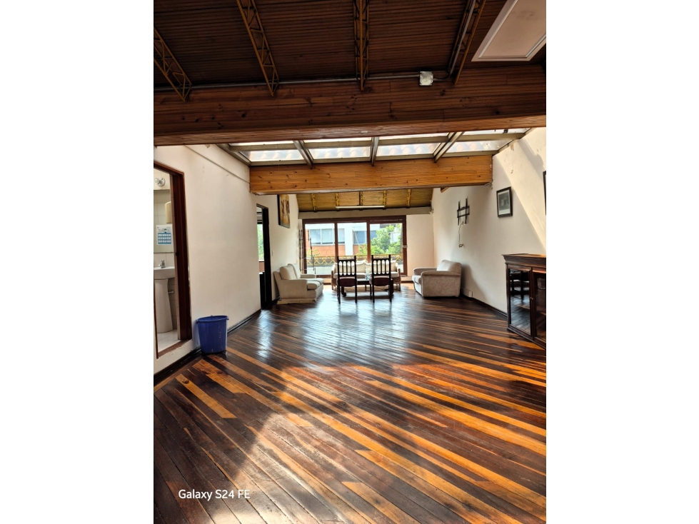 VENDO EXCELENTE CASA DE OFICINAS EN LA SOLEDAD
