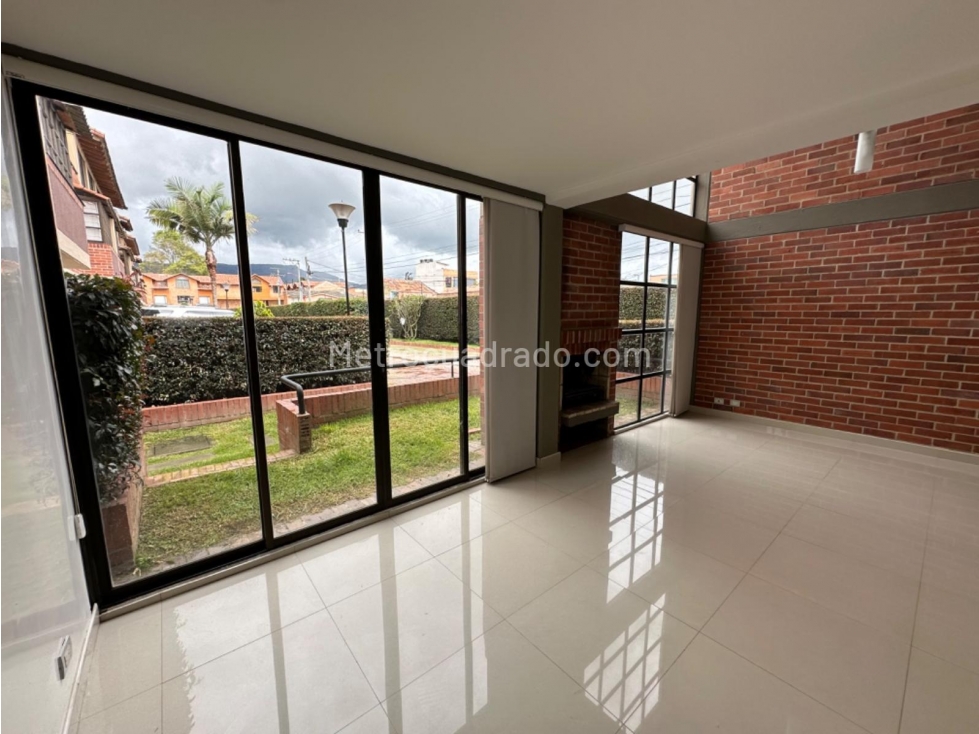 VENDO EXCELENTE CASA COMPLETAMENTE REMODELADA EN CHIA — foto 2