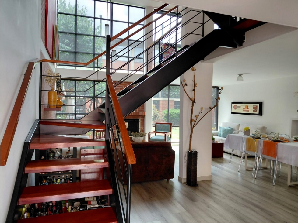 VENDO LINDA CASA CON TERRAZAS EN CONJUNTO CERRADO EN CHIA