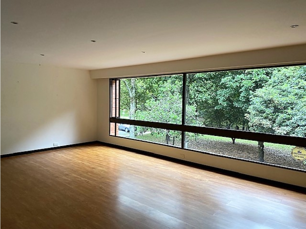 ARRIENDO LINDO APARTAMENTO FRENTE PARQUE DEL VIRREY CON TERRAZA — foto 2