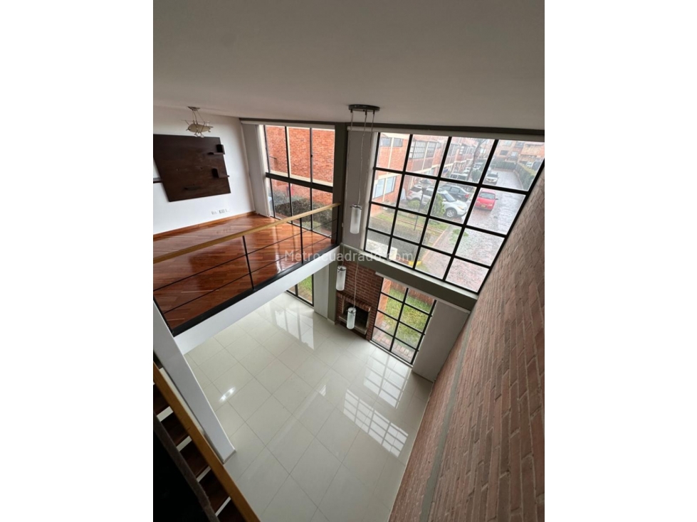 VENDO EXCELENTE CASA COMPLETAMENTE REMODELADA EN CHIA — foto 3