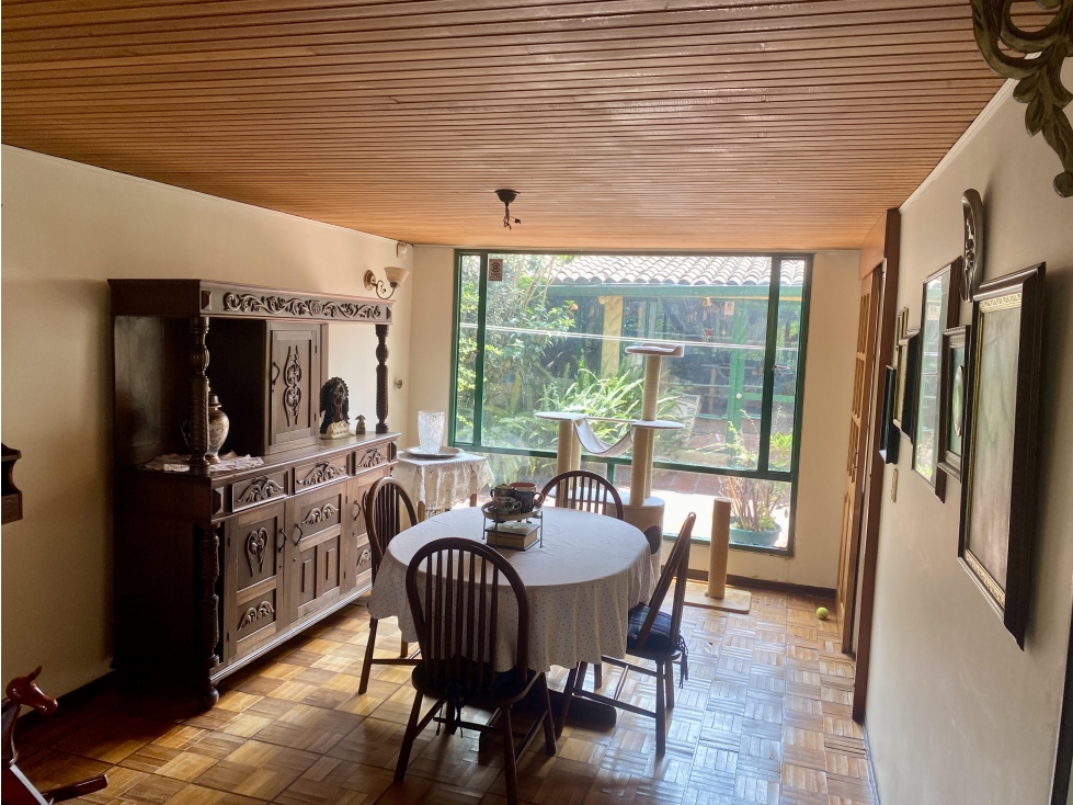 VENDO AGRADABLE CASA EN LA COLINA CAMPESTRE RODEADA DE JARDINES — foto 2