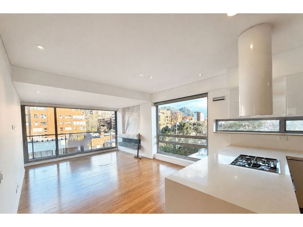 ARRIENDO EXCELENTE APARTAMENTO EN VIRREY CHICO CON LINDO BALCON — foto 2