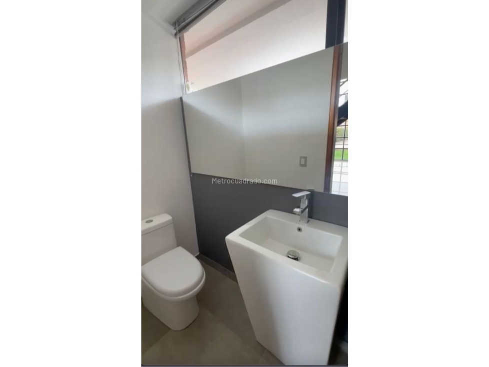 VENDO EXCELENTE CASA COMPLETAMENTE REMODELADA EN CHIA — foto 4