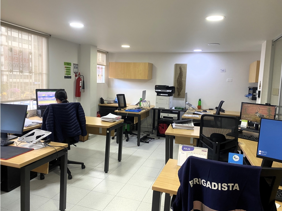 ARRIENDO LINDA OFICINA EN SANTA BARBARA CERCA A ESTACION TRANSMILENIO — foto 3