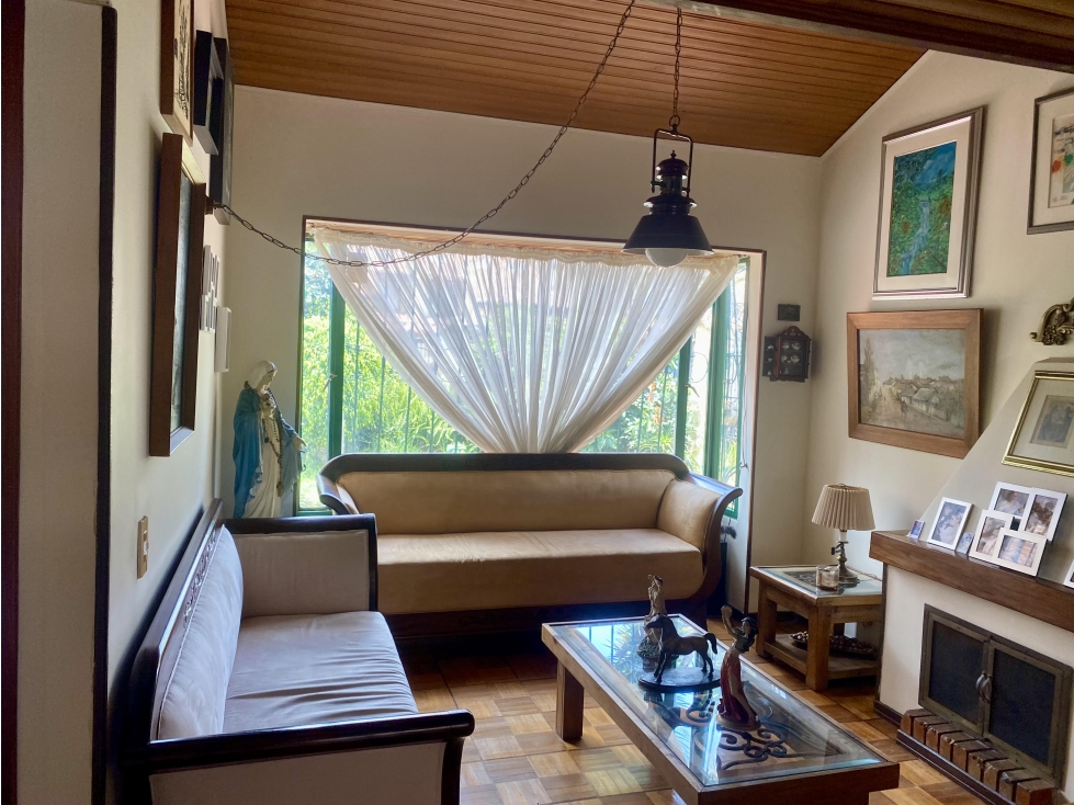 VENDO AGRADABLE CASA EN LA COLINA CAMPESTRE RODEADA DE JARDINES — foto 5