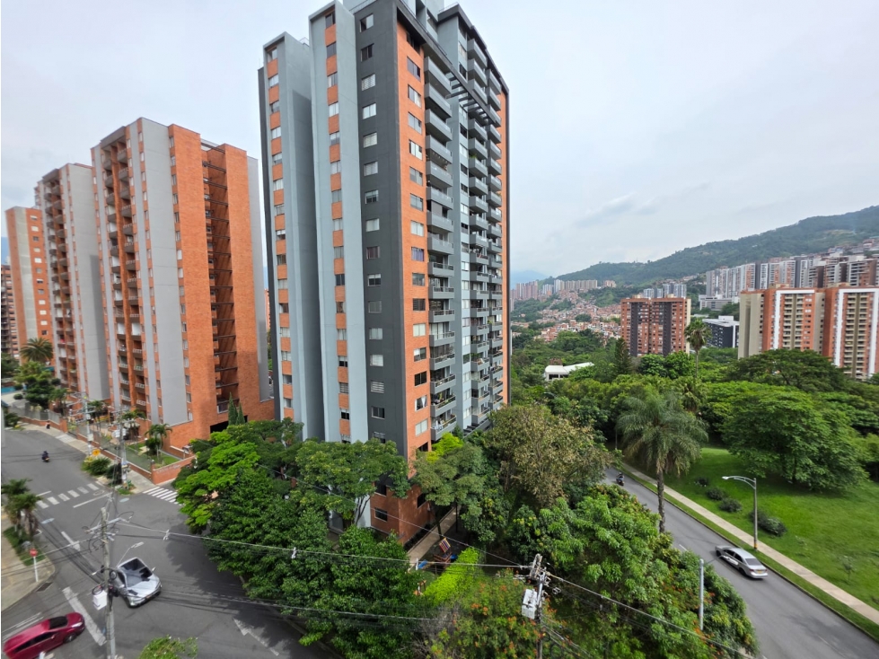 VENTA DE APARTAMENTO LOMA DE LOS BERNAL PARTE BAJA DUPLEX $620.000.000 — foto 3