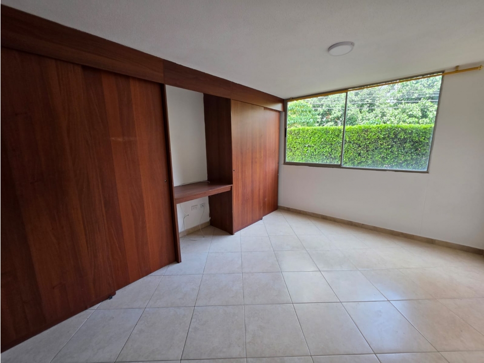 VENTA DE APARTAMENTO LOMA DE LOS BERNAL PARTE BAJA — foto 2