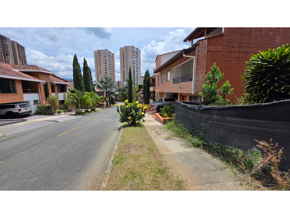 VENTA LOTE URBANIZACIÓN CERRADA DE CASAS EN SABANETA, SECTOR SAN JOSE