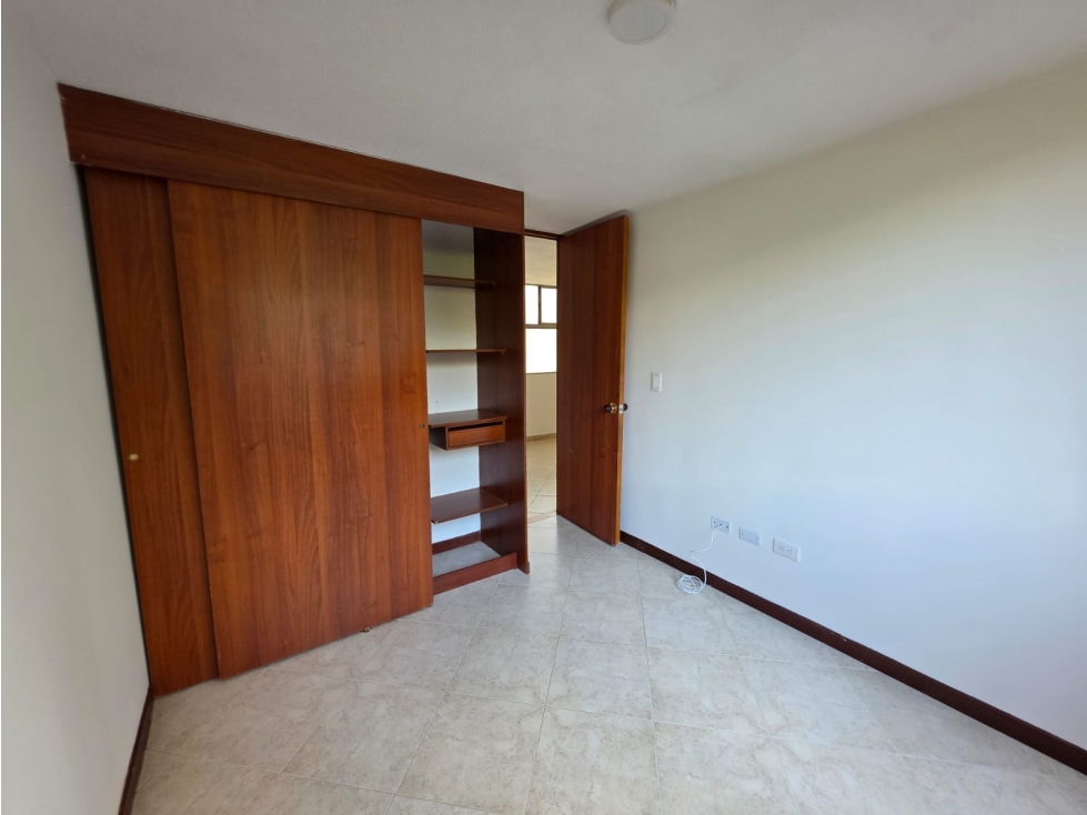 VENTA DE APARTAMENTO LOMA DE LOS BERNAL PARTE BAJA — foto 3