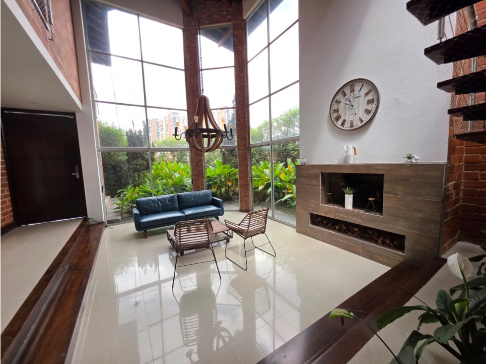 VENTA DE CASA EN SABANETA $1.850.000.000 REMODELADA
