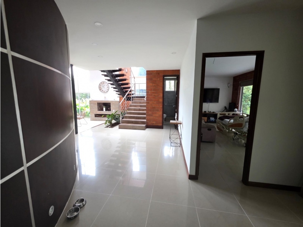 VENTA DE CASA EN SABANETA $1.850.000.000 REMODELADA — foto 3