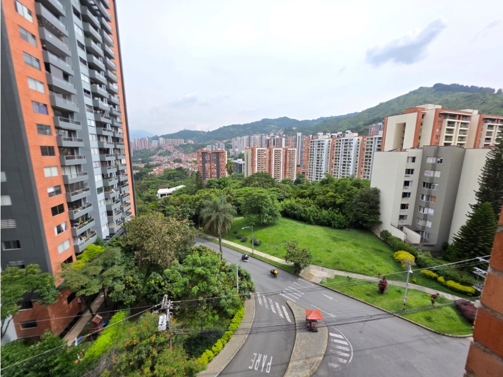 VENTA DE APARTAMENTO LOMA DE LOS BERNAL PARTE BAJA DUPLEX $620.000.000