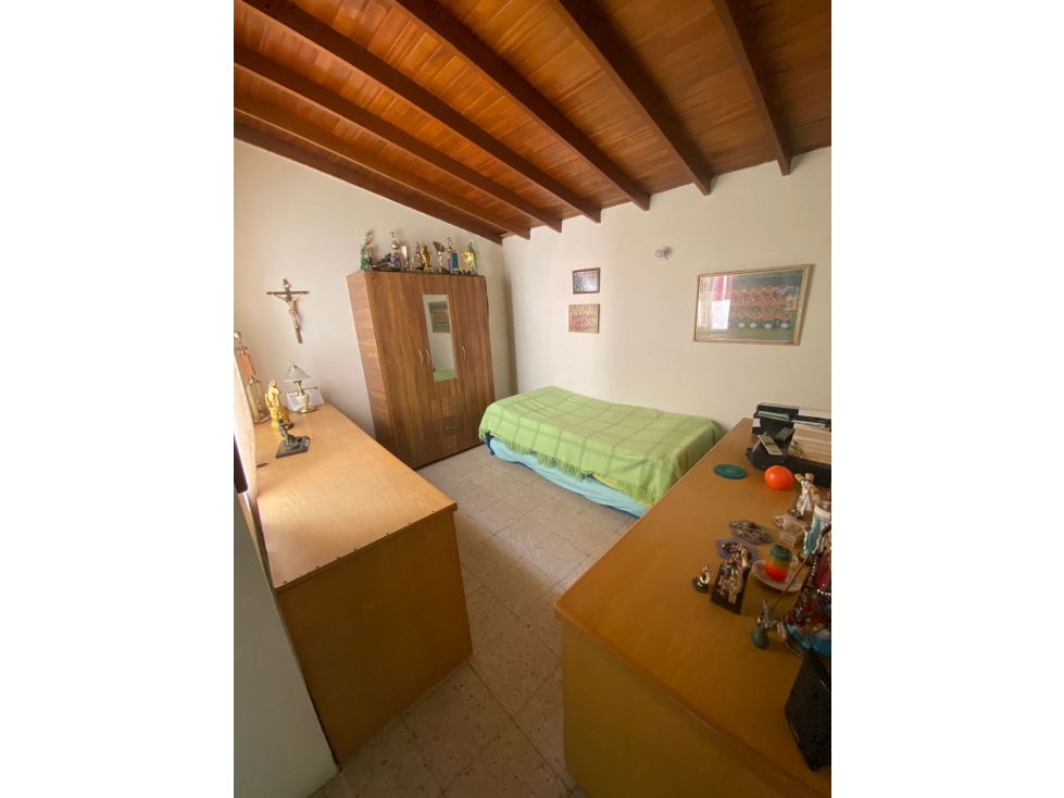 Espectacular Casa Unifamiliar Esquinera de 5 Habs en La Floresta — foto 2