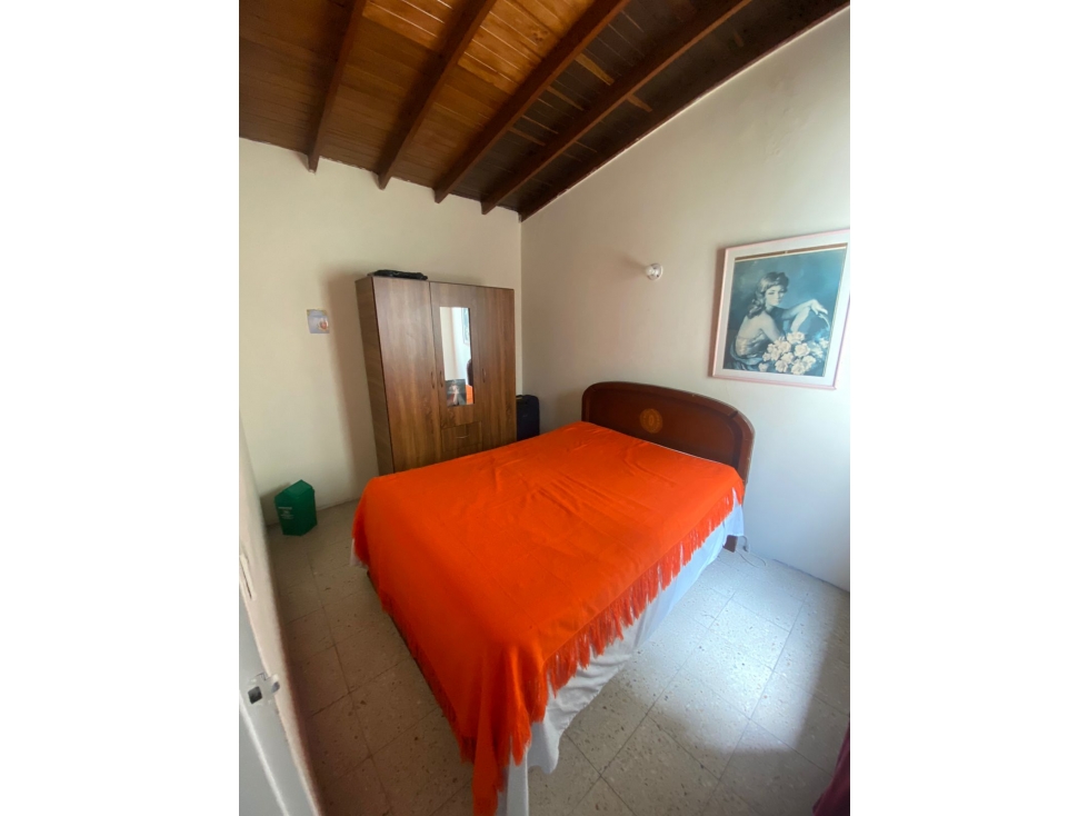 Espectacular Casa Unifamiliar Esquinera de 5 Habs en La Floresta — foto 4