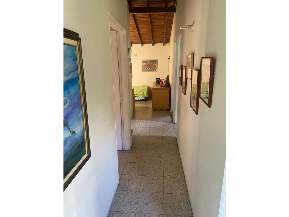 Espectacular Casa Unifamiliar Esquinera de 5 Habs en La Floresta — foto 5