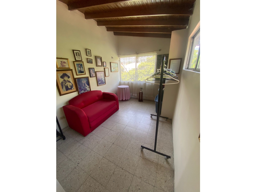 Espectacular Casa Unifamiliar Esquinera de 5 Habs en La Floresta — foto 6
